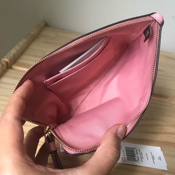 Coach large wristlet🎈🎈 - Picture 8 of 9